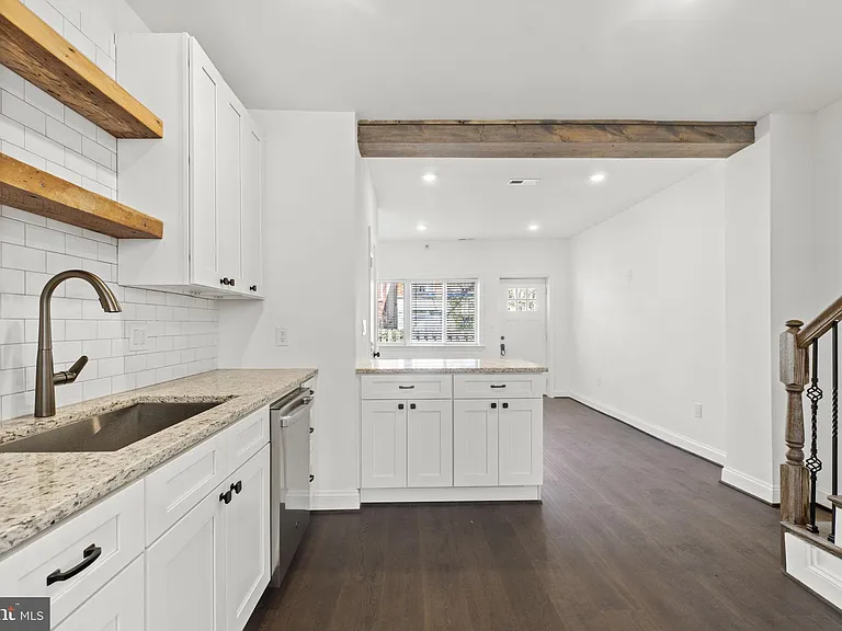 1008 Boyd St — Photo 8