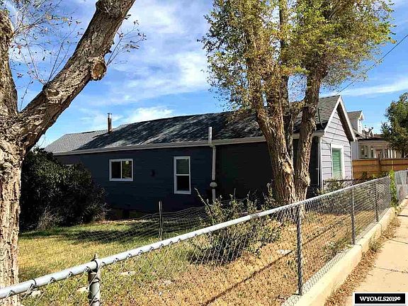 3rd image of 609 Gobel St