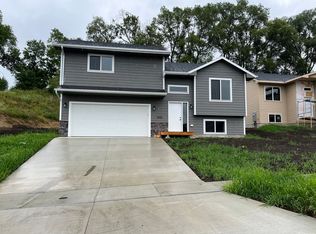 1825 E Tracy Ln, Sioux Falls, SD 57103