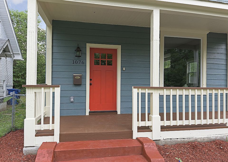 2nd image of 1076 Bradley St