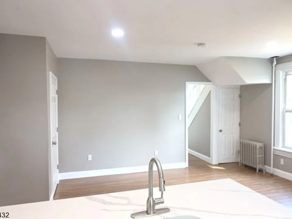 10 Olyphant Pl #L