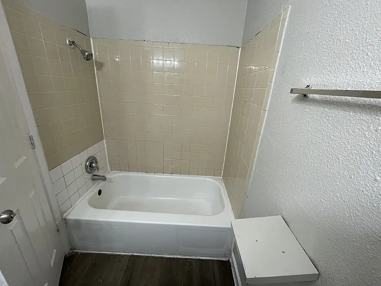 642 Morningview Dr — Photo 6