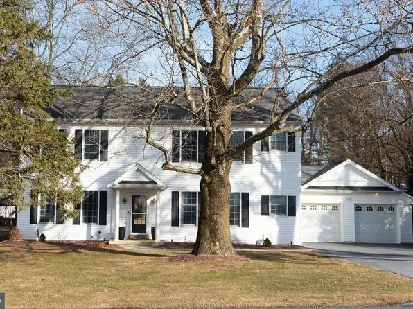 565 Sand Hill Rd, Hershey, PA 17033