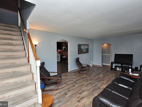 5th image of 711 Filbert St