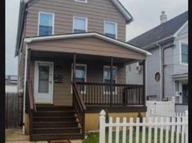 165 Emerson St, Carteret, NJ
