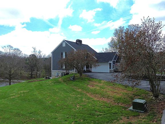 4th image of 3002 Woodland Ln