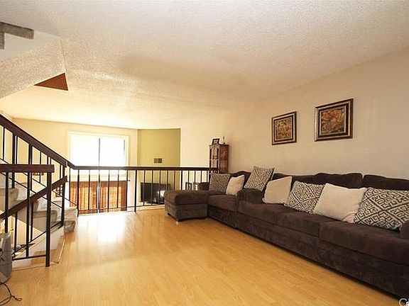 3rd image of 1931 Huntington Dr Unit D