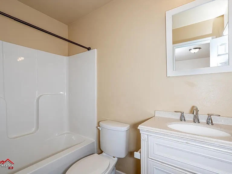 1225 Pecan St #B — Photo 9