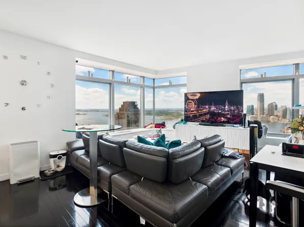 123 Washington Street 39A image 1 of 5