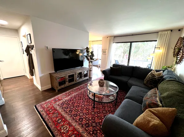 6 Commodore Dr, Emeryville, CA