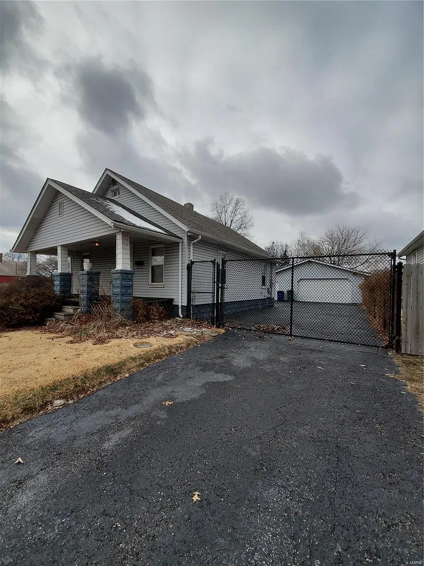 1817 Rhodes St photo 1