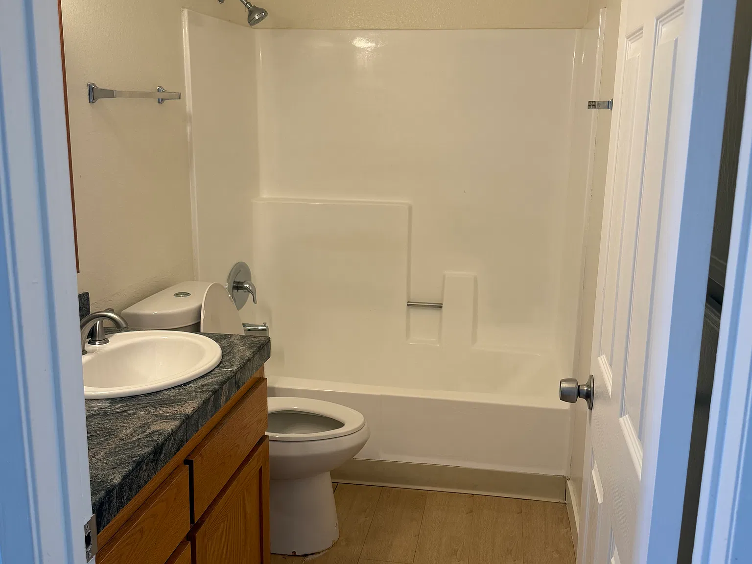 2 bed, 988 sqft, $1,800 — Photo 2