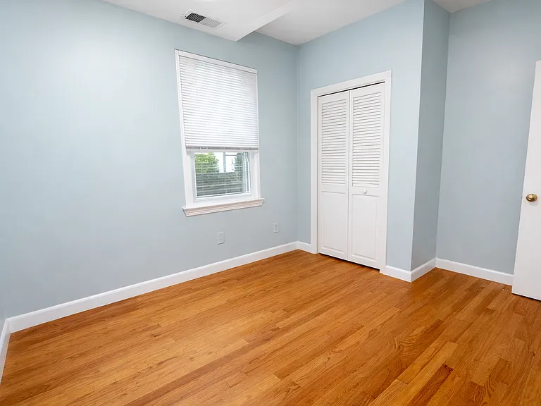 171 Windsor St #1 — Photo 10
