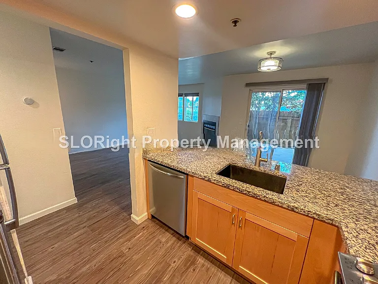 1025 Southwood Dr #C — Photo 6
