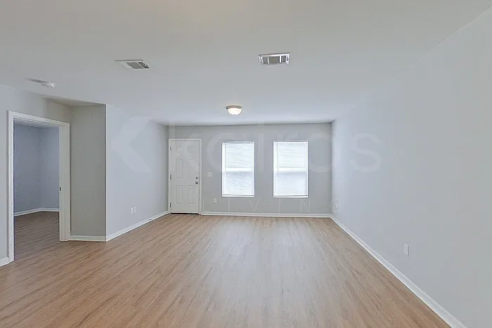 4 bed, 2.0 bath, 1209 sqft, $1,545 — Photo 2