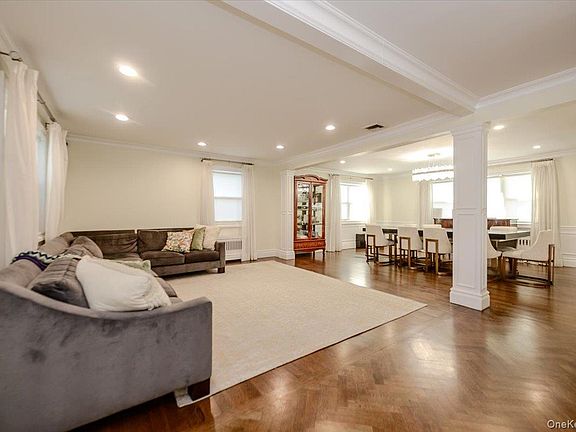 3rd image of 634 Jarvis Avenue
