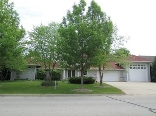 736 Pinecrest Rd, Green Bay, WI 54313