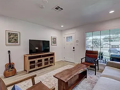 1410 Abbey Dr — Photo 6