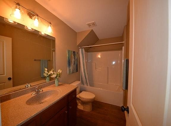 5th image of 1024 Morgan St