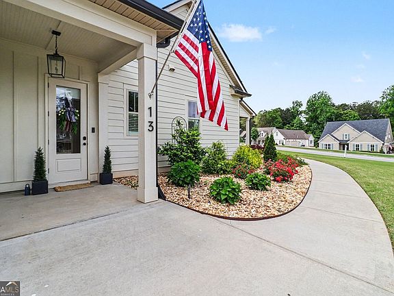 3rd image of 13 Anchor Ct
