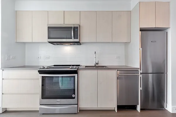 Rented by Greystar | media 4