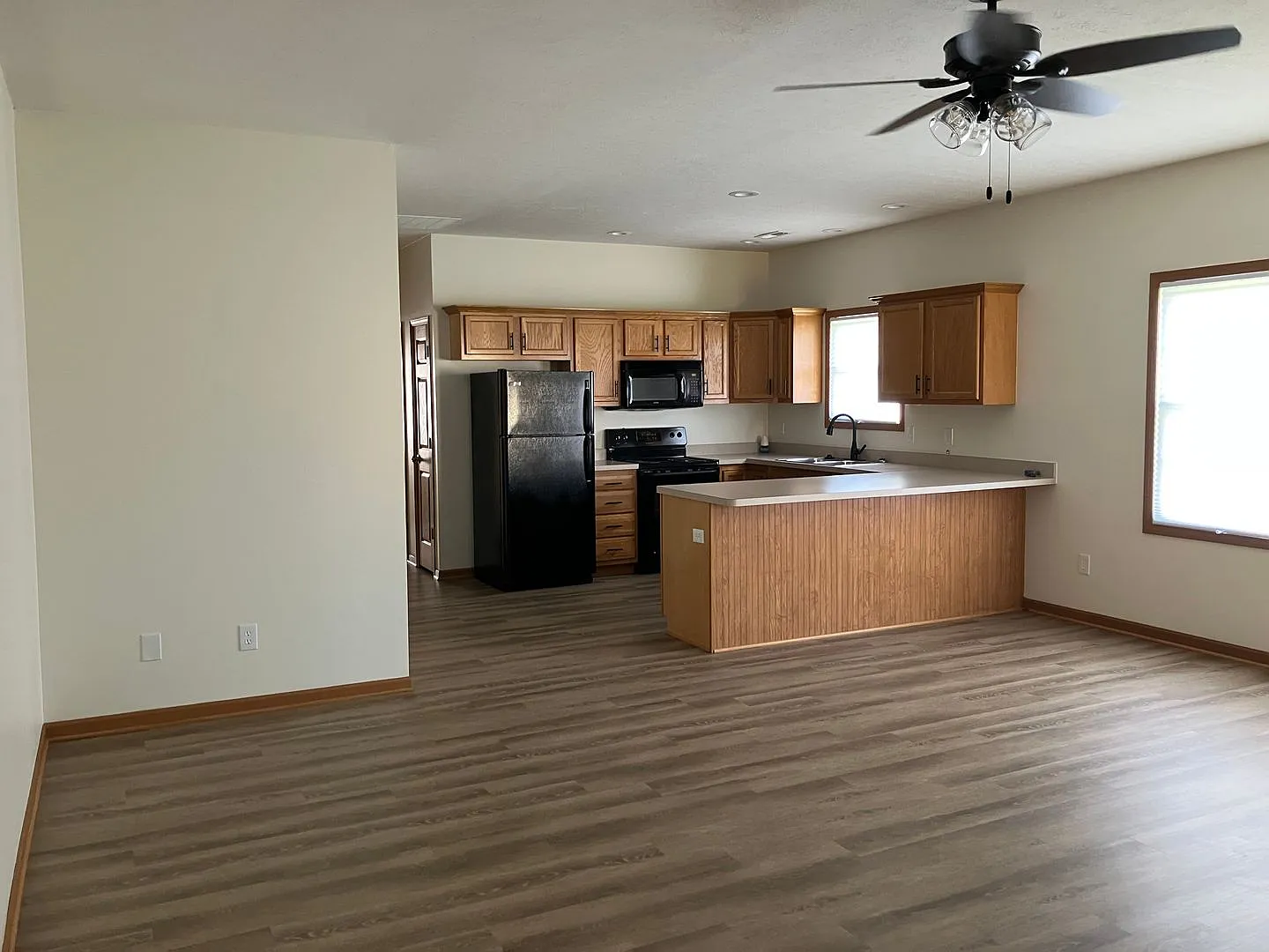 2 Bedroom, Ranch Townhome with Garage - Available Now! — Photo 2