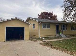 911 S 69th St, Omaha, NE 68106