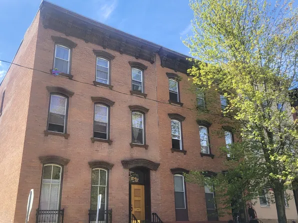 153 1st St Unit 2, Troy, NY 12180