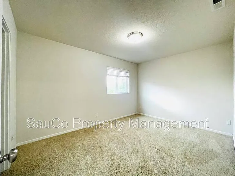 16390 NW Ernst St — Photo 11