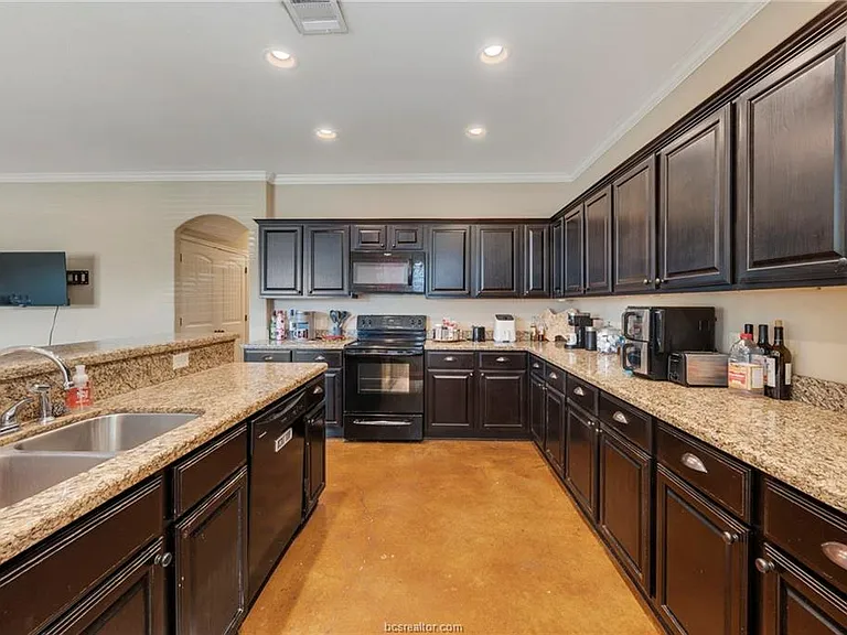3303 Airborne Ave — Photo 5