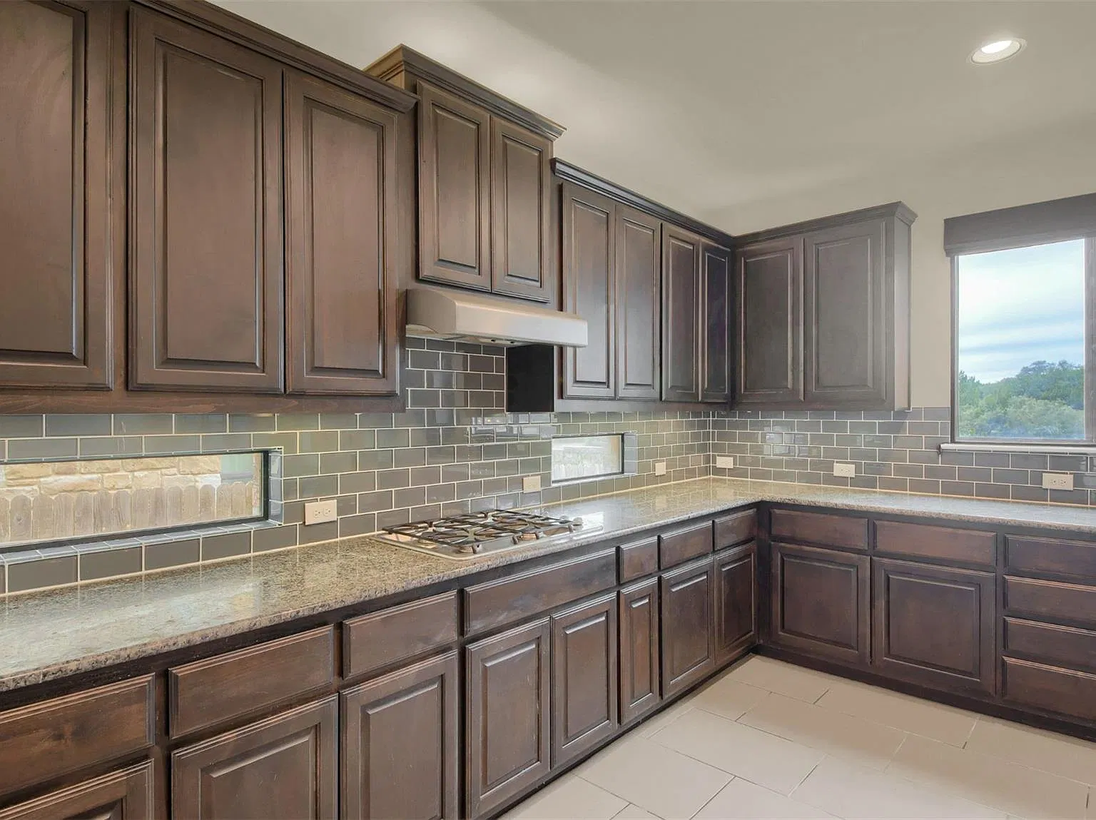 4 bed, 3.0 bath, 2475 sqft, $3,395 — Photo 4