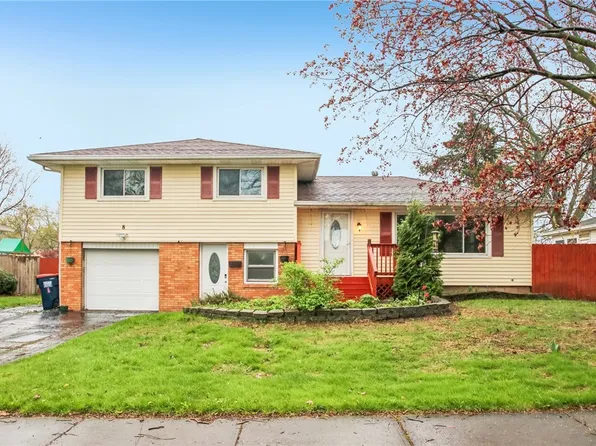 8 Caren Dr, Rochester, NY 14622