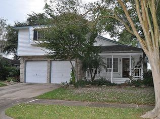 2611 S Belgravia Dr, Pearland, TX 77584