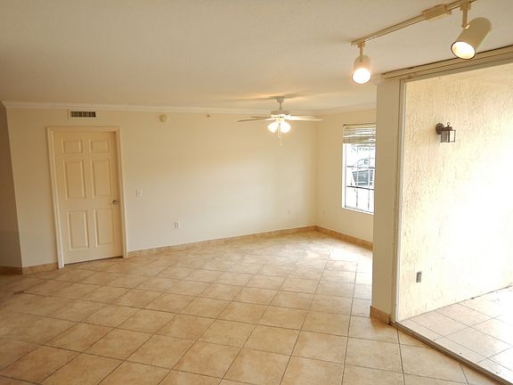 2nd image of 501 Villa Cir