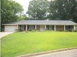 932 Royal Oak Dr, Jackson, MS 39209