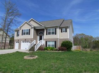 7455 Salmon Ln, Ooltewah, TN 37363