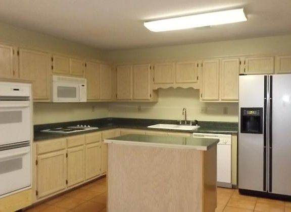 Nice open kitchen with all a