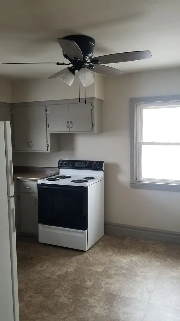 209 W Warren St — Photo 4