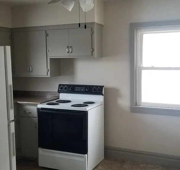 209 W Warren St — Photo 4