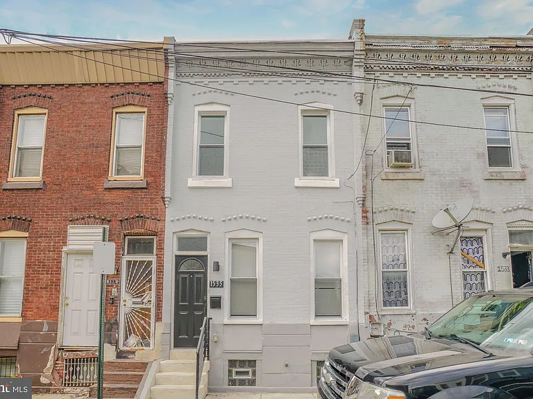 1535 W Seltzer St — Photo 2