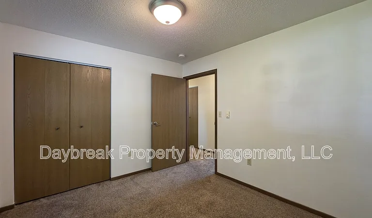 317 16th St S #5 — Photo 13