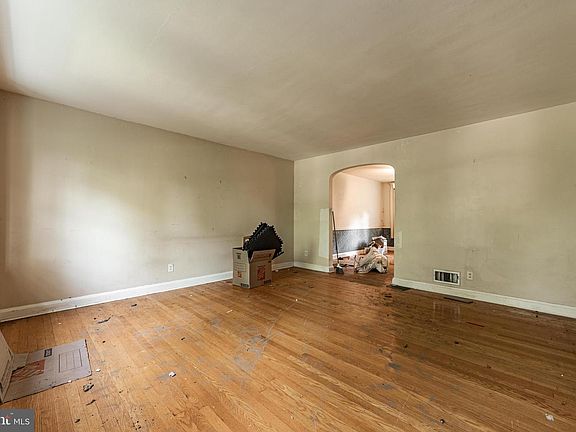 5th image of 7025 Heathfield Rd