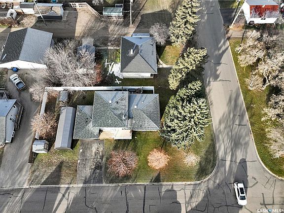 3rd image of 112 Carlton STREET