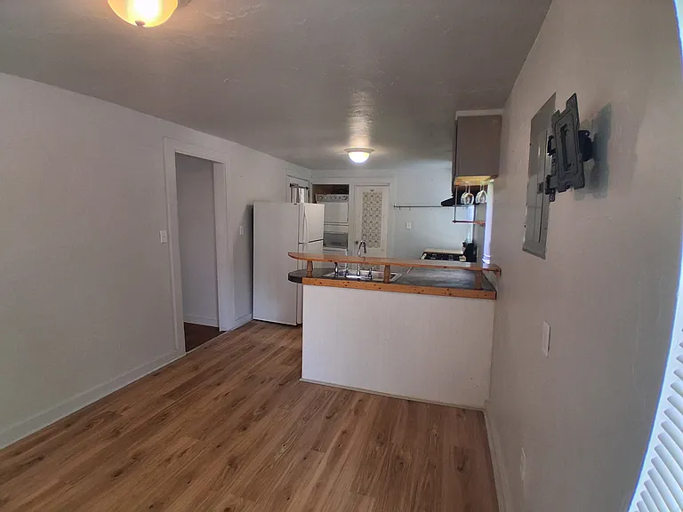224 1/2 S Lowry St — Photo 9
