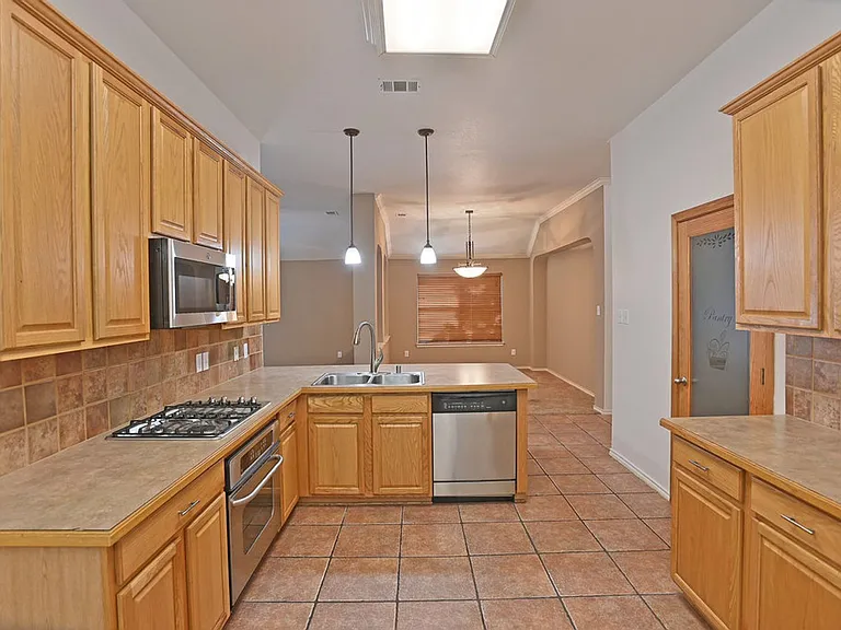 1073 Red Hawk Dr — Photo 7