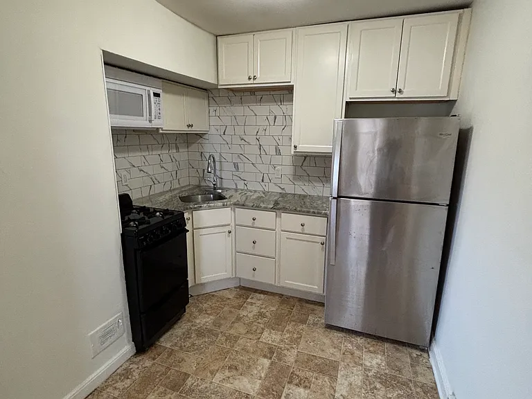 29 Elsmere Blvd #B — Photo 2
