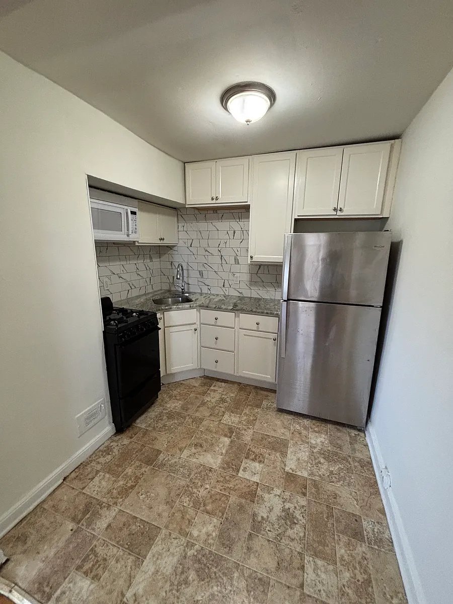 Building Photo - 29 Elsmere Blvd #B