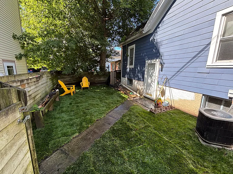 517 E Johnson St — Photo 12