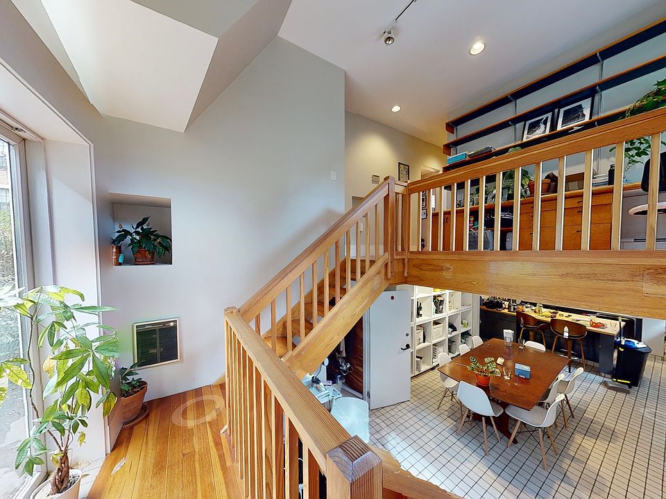 1st image of 10 Chapman Pl #1