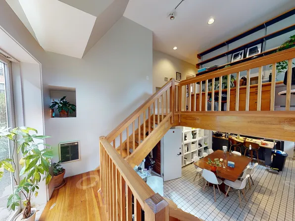 10 Chapman Pl #1, Cambridge, MA 02138